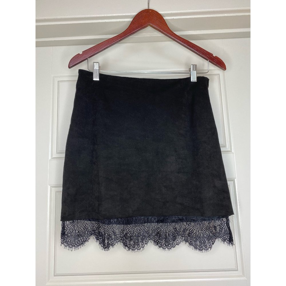 Black mini skirt with lace